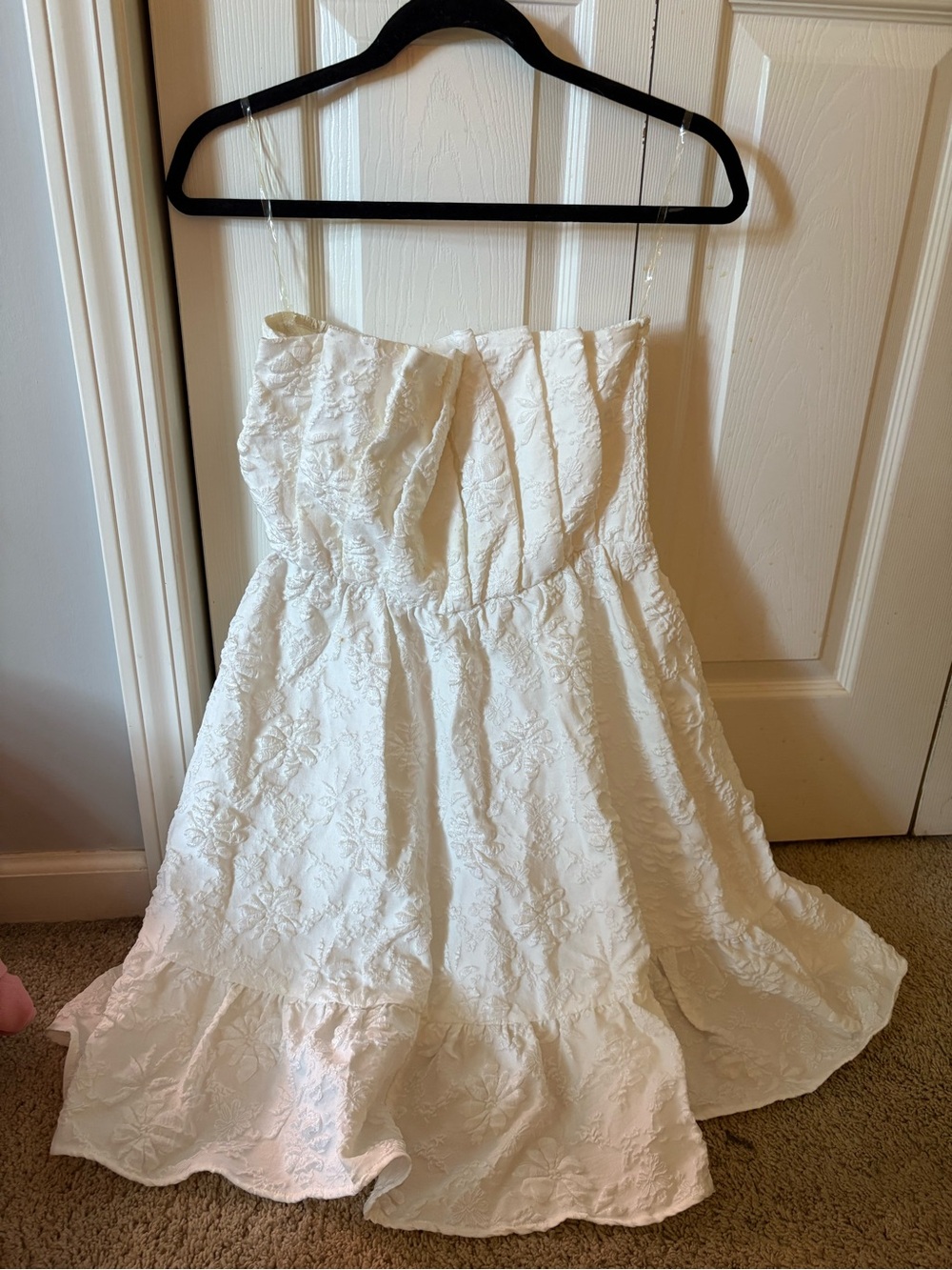 entro White Strapless Floral Eyelet Dress